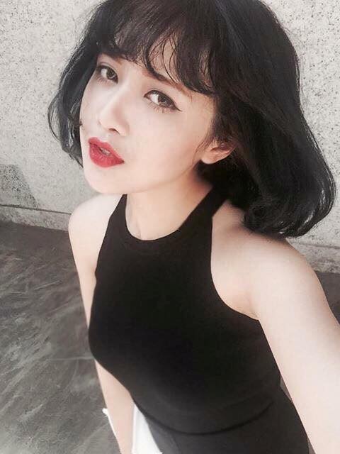 Hot girl Mo Naive bat ngo “lon” khien fan giat minh-Hinh-2